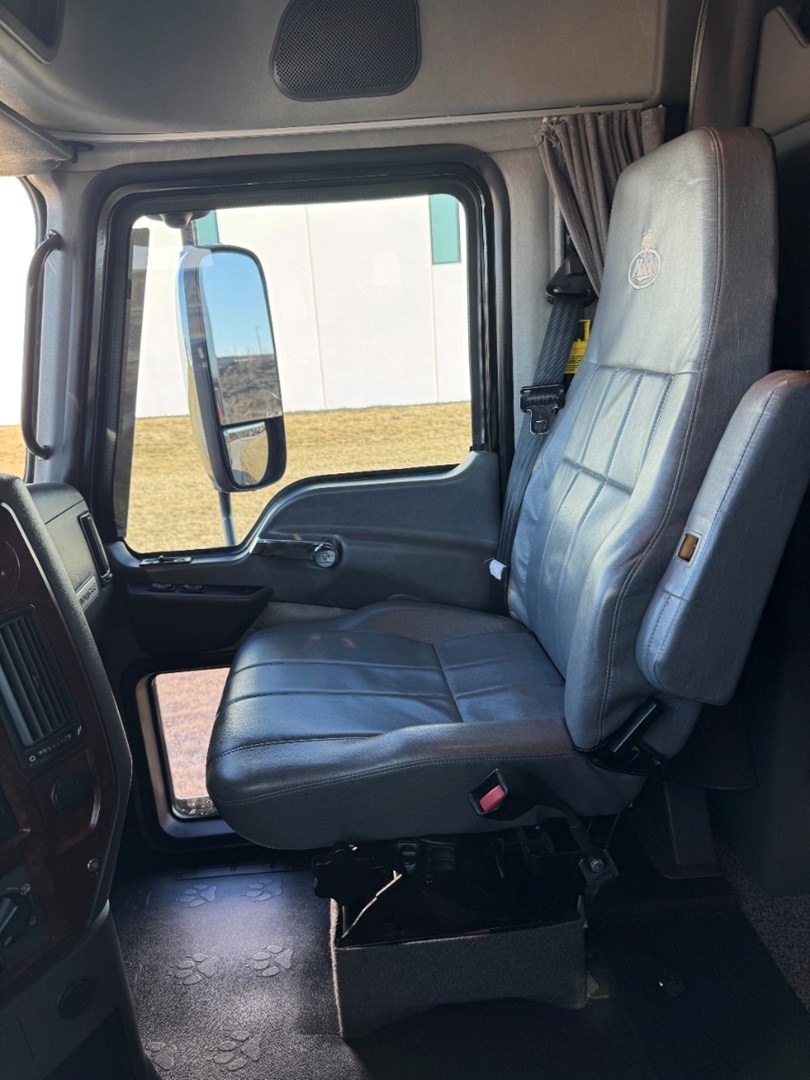 2016 MACK CXU613 - USED TRUCKS SLEEPER - image 17